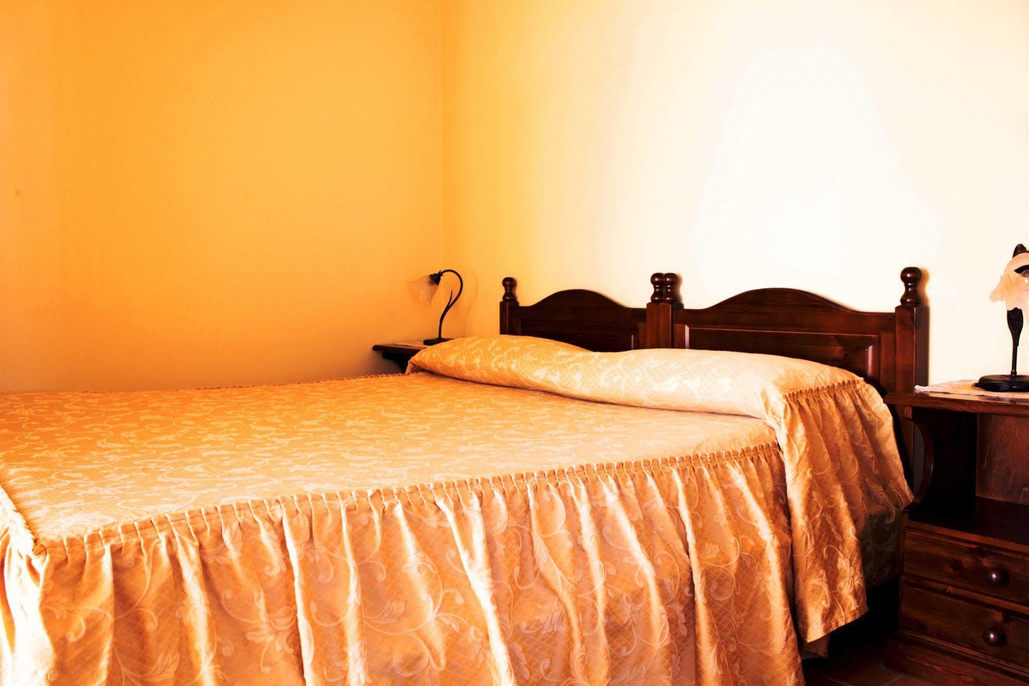 Ai Tre Parchi Bed And Bike Bed and Breakfast Randazzo Εξωτερικό φωτογραφία