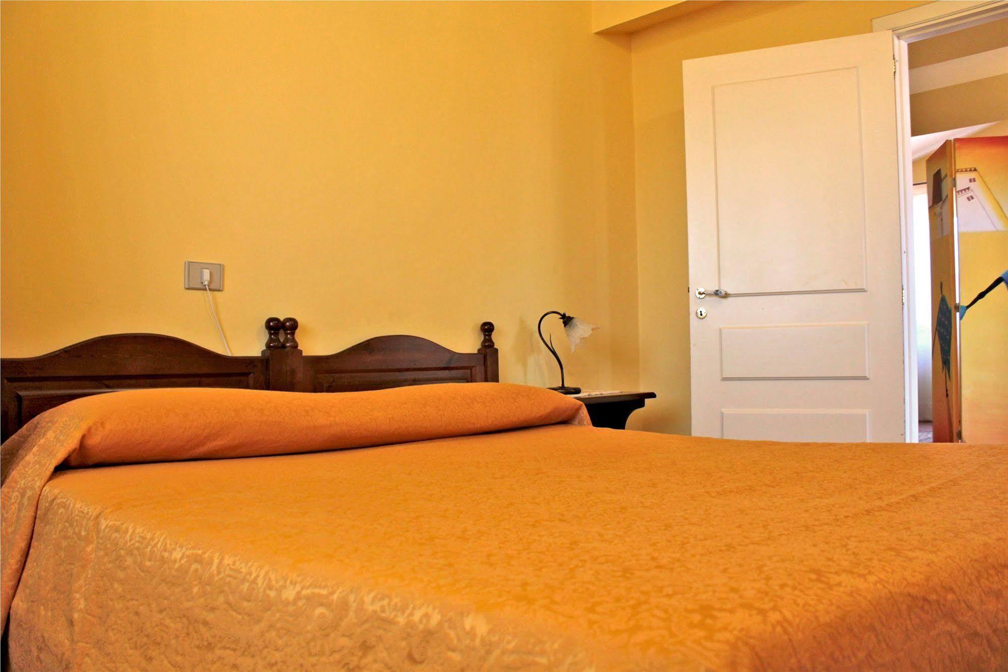 Ai Tre Parchi Bed And Bike Bed and Breakfast Randazzo Εξωτερικό φωτογραφία