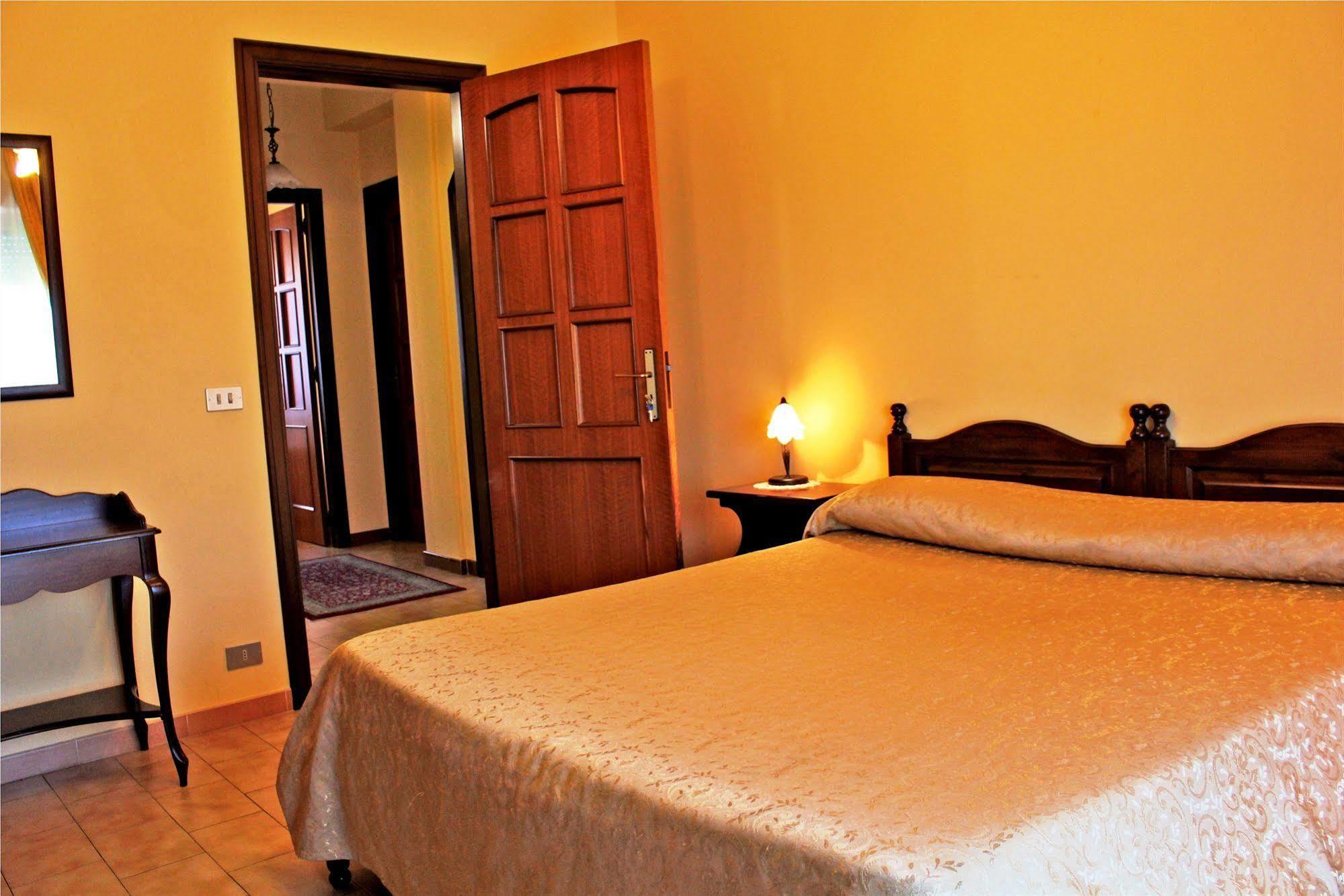 Ai Tre Parchi Bed And Bike Bed and Breakfast Randazzo Εξωτερικό φωτογραφία
