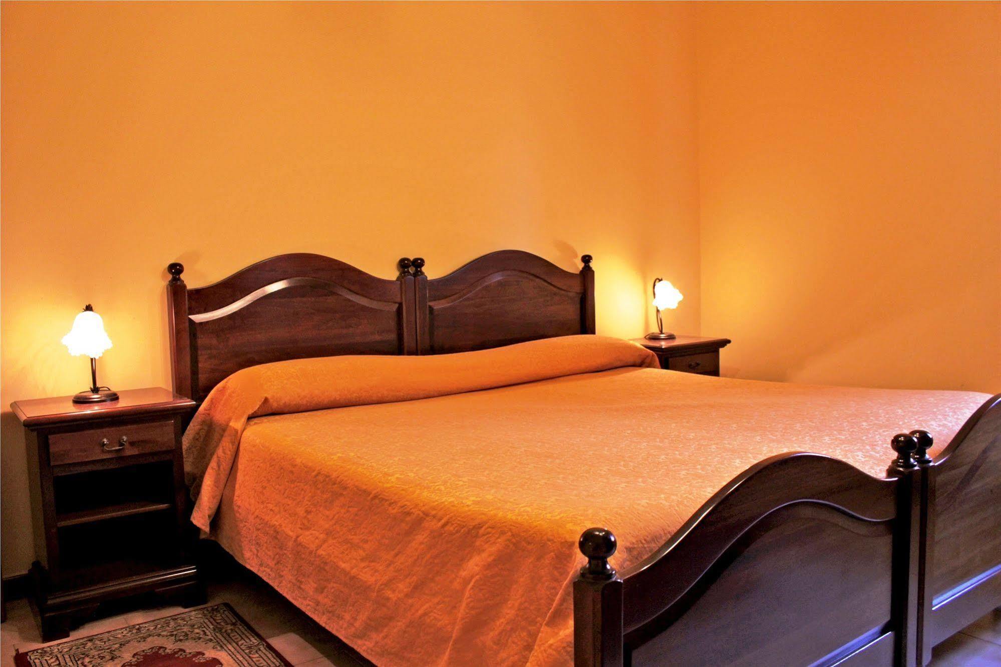 Ai Tre Parchi Bed And Bike Bed and Breakfast Randazzo Εξωτερικό φωτογραφία